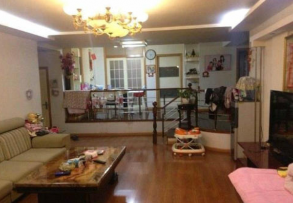 天心街道区政府旁城市绿岛，精装两室，押一付三