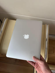 苹果PRO笔记本。双系统，金属机身。高端货
